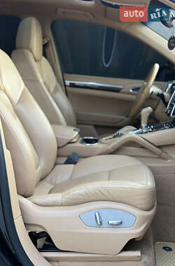 Внедорожник / Кроссовер Porsche Cayenne 2012 в 
