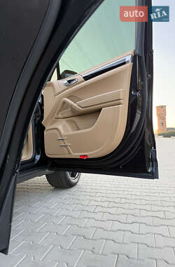 Внедорожник / Кроссовер Porsche Cayenne 2012 в 