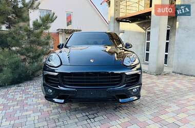 Внедорожник / Кроссовер Porsche Cayenne 2015 в 