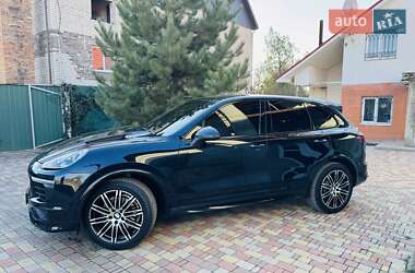 Внедорожник / Кроссовер Porsche Cayenne 2015 в 