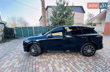 Внедорожник / Кроссовер Porsche Cayenne 2015 в 