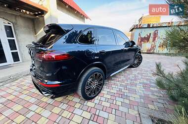 Внедорожник / Кроссовер Porsche Cayenne 2015 в 