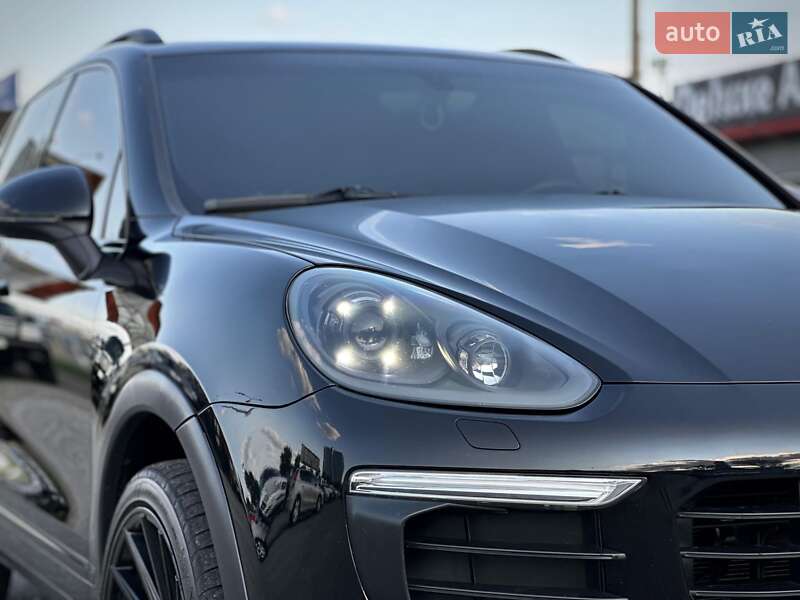 Позашляховик / Кросовер Porsche Cayenne 2017 в Києві