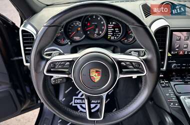 Внедорожник / Кроссовер Porsche Cayenne 2017 в 