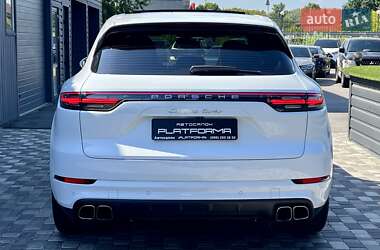 Внедорожник / Кроссовер Porsche Cayenne 2018 в 