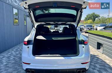 Внедорожник / Кроссовер Porsche Cayenne 2018 в 