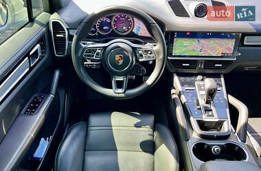 Внедорожник / Кроссовер Porsche Cayenne 2018 в 