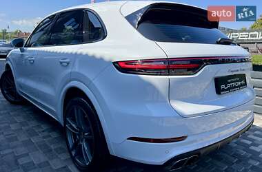 Внедорожник / Кроссовер Porsche Cayenne 2018 в 