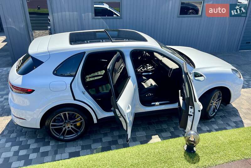 Внедорожник / Кроссовер Porsche Cayenne 2018 в Киеве