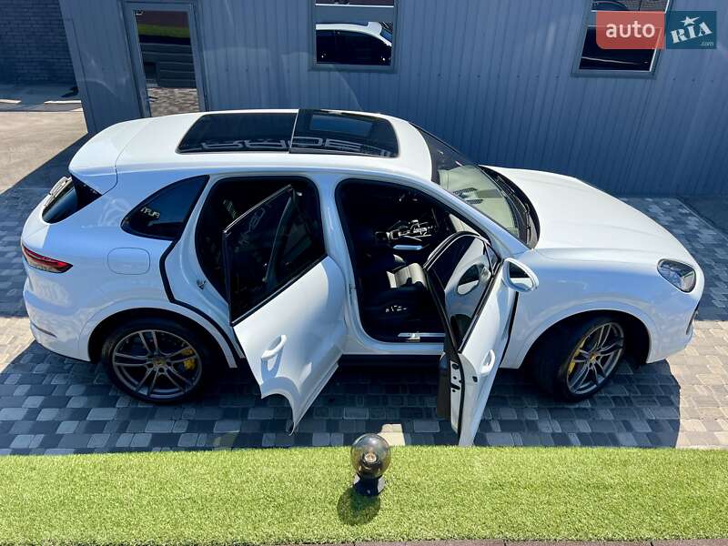 Внедорожник / Кроссовер Porsche Cayenne 2018 в Киеве