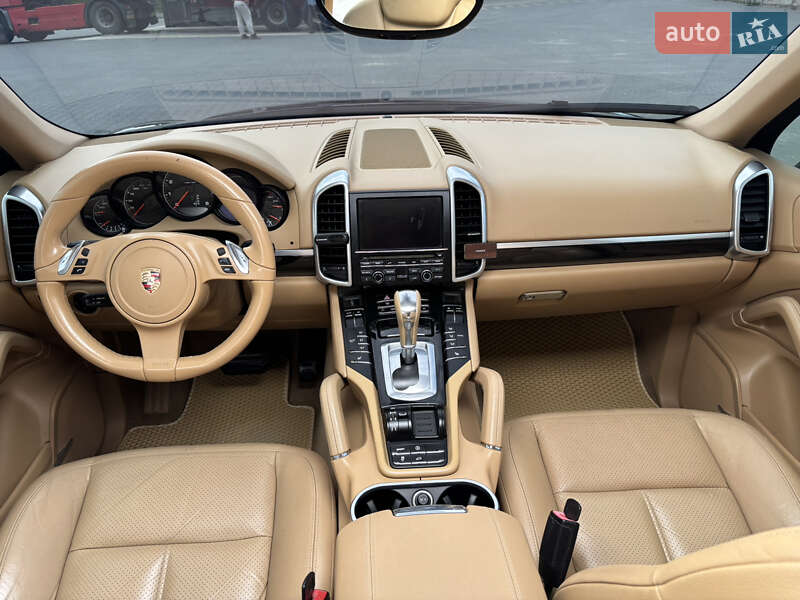 Внедорожник / Кроссовер Porsche Cayenne 2012 в Тернополе