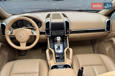 Внедорожник / Кроссовер Porsche Cayenne 2012 в 