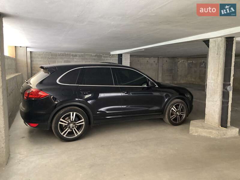 Внедорожник / Кроссовер Porsche Cayenne 2010 в 