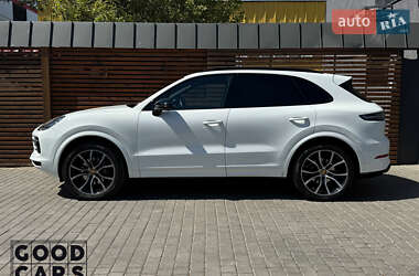 Внедорожник / Кроссовер Porsche Cayenne 2018 в 