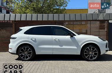 Внедорожник / Кроссовер Porsche Cayenne 2018 в 