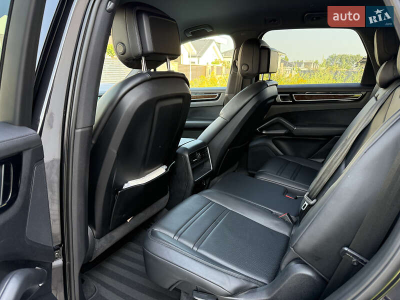Позашляховик / Кросовер Porsche Cayenne 2019 в Львові