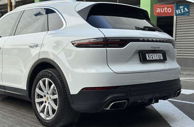 Позашляховик / Кросовер Porsche Cayenne 2018 в 