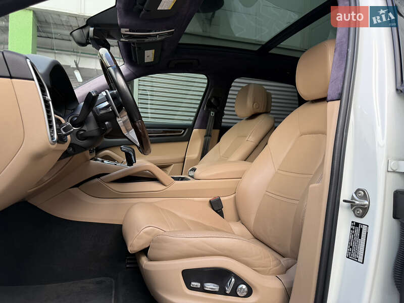 Внедорожник / Кроссовер Porsche Cayenne 2018 в Киеве