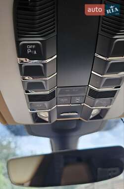Внедорожник / Кроссовер Porsche Cayenne 2012 в 