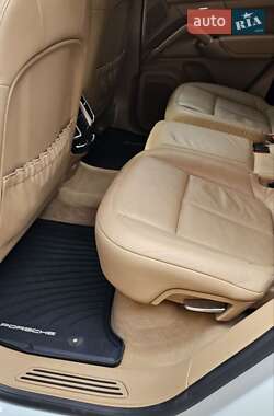 Внедорожник / Кроссовер Porsche Cayenne 2012 в 