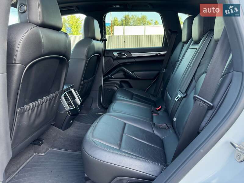 Позашляховик / Кросовер Porsche Cayenne 2014 в Києві