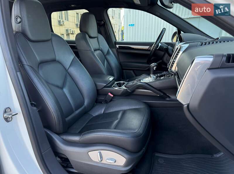 Позашляховик / Кросовер Porsche Cayenne 2014 в Києві