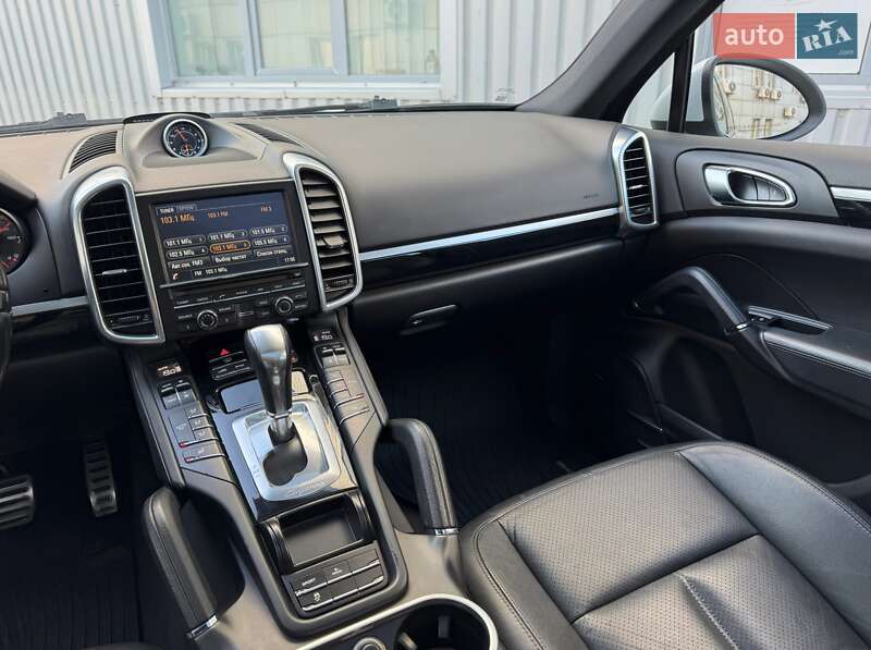 Позашляховик / Кросовер Porsche Cayenne 2014 в Києві