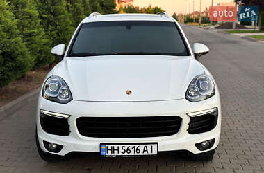 Внедорожник / Кроссовер Porsche Cayenne 2016 в 