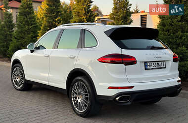 Внедорожник / Кроссовер Porsche Cayenne 2016 в 