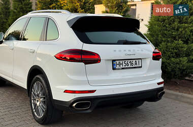 Внедорожник / Кроссовер Porsche Cayenne 2016 в 