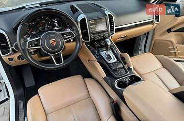 Внедорожник / Кроссовер Porsche Cayenne 2016 в 
