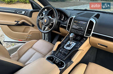 Внедорожник / Кроссовер Porsche Cayenne 2016 в 