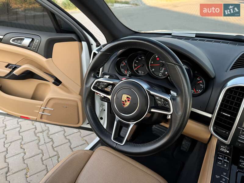 Позашляховик / Кросовер Porsche Cayenne 2016 в Одесі