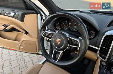 Внедорожник / Кроссовер Porsche Cayenne 2016 в 