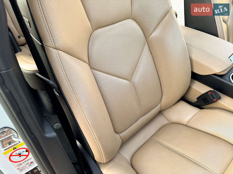 Позашляховик / Кросовер Porsche Cayenne 2016 в Одесі