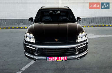 Внедорожник / Кроссовер Porsche Cayenne 2021 в 