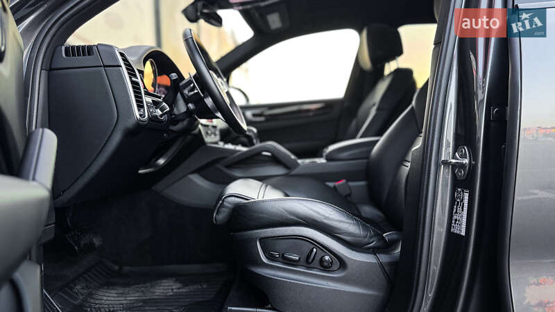 Внедорожник / Кроссовер Porsche Cayenne 2021 в Ровно
