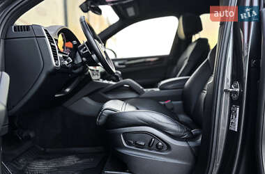 Внедорожник / Кроссовер Porsche Cayenne 2021 в 