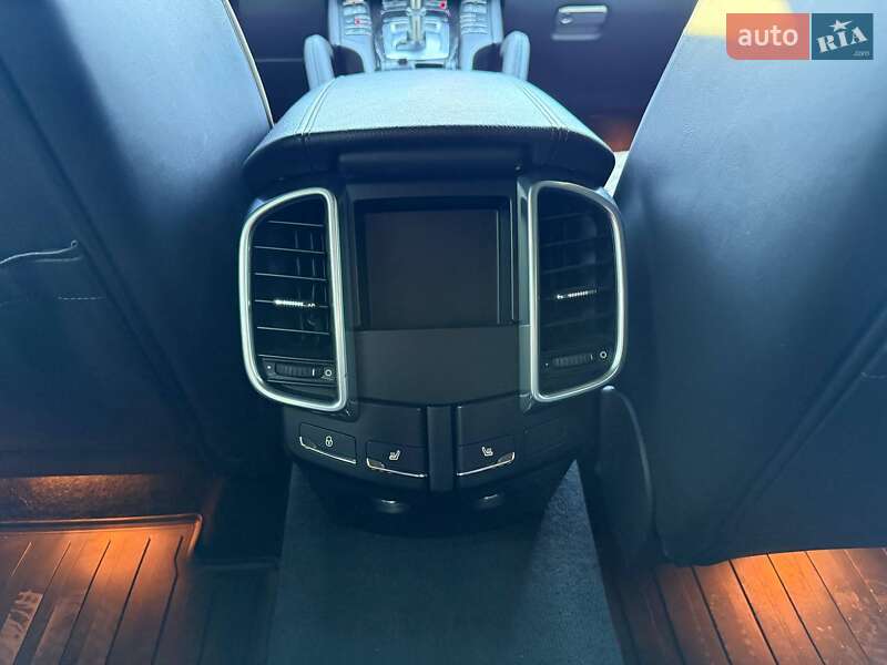 Позашляховик / Кросовер Porsche Cayenne 2013 в Одесі
