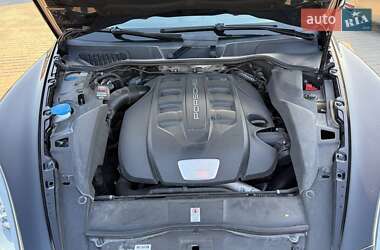 Внедорожник / Кроссовер Porsche Cayenne 2013 в 