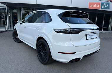 Внедорожник / Кроссовер Porsche Cayenne 2021 в 