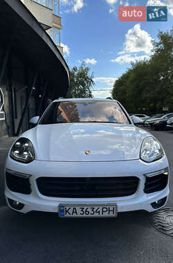 Внедорожник / Кроссовер Porsche Cayenne 2015 в Киеве