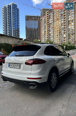 Внедорожник / Кроссовер Porsche Cayenne 2015 в 