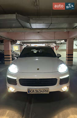 Внедорожник / Кроссовер Porsche Cayenne 2015 в 