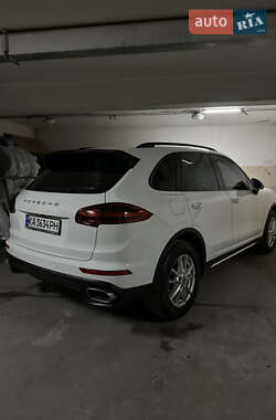 Внедорожник / Кроссовер Porsche Cayenne 2015 в 