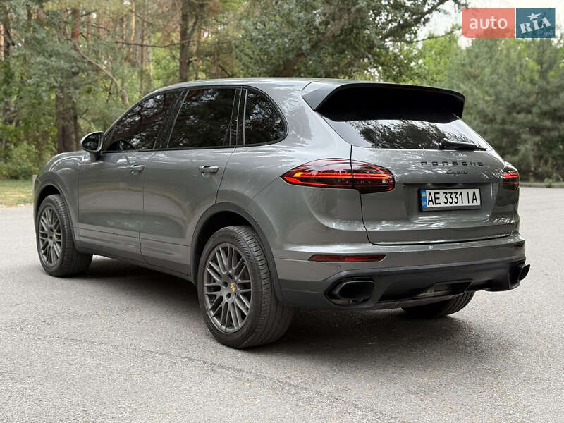 Внедорожник / Кроссовер Porsche Cayenne 2015 в Новомосковске