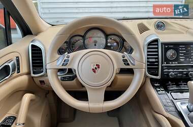 Позашляховик / Кросовер Porsche Cayenne 2012 в 