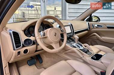 Позашляховик / Кросовер Porsche Cayenne 2012 в 