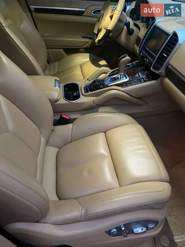 Внедорожник / Кроссовер Porsche Cayenne 2013 в Хмельницком