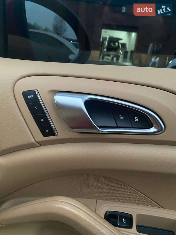 Внедорожник / Кроссовер Porsche Cayenne 2013 в Хмельницком